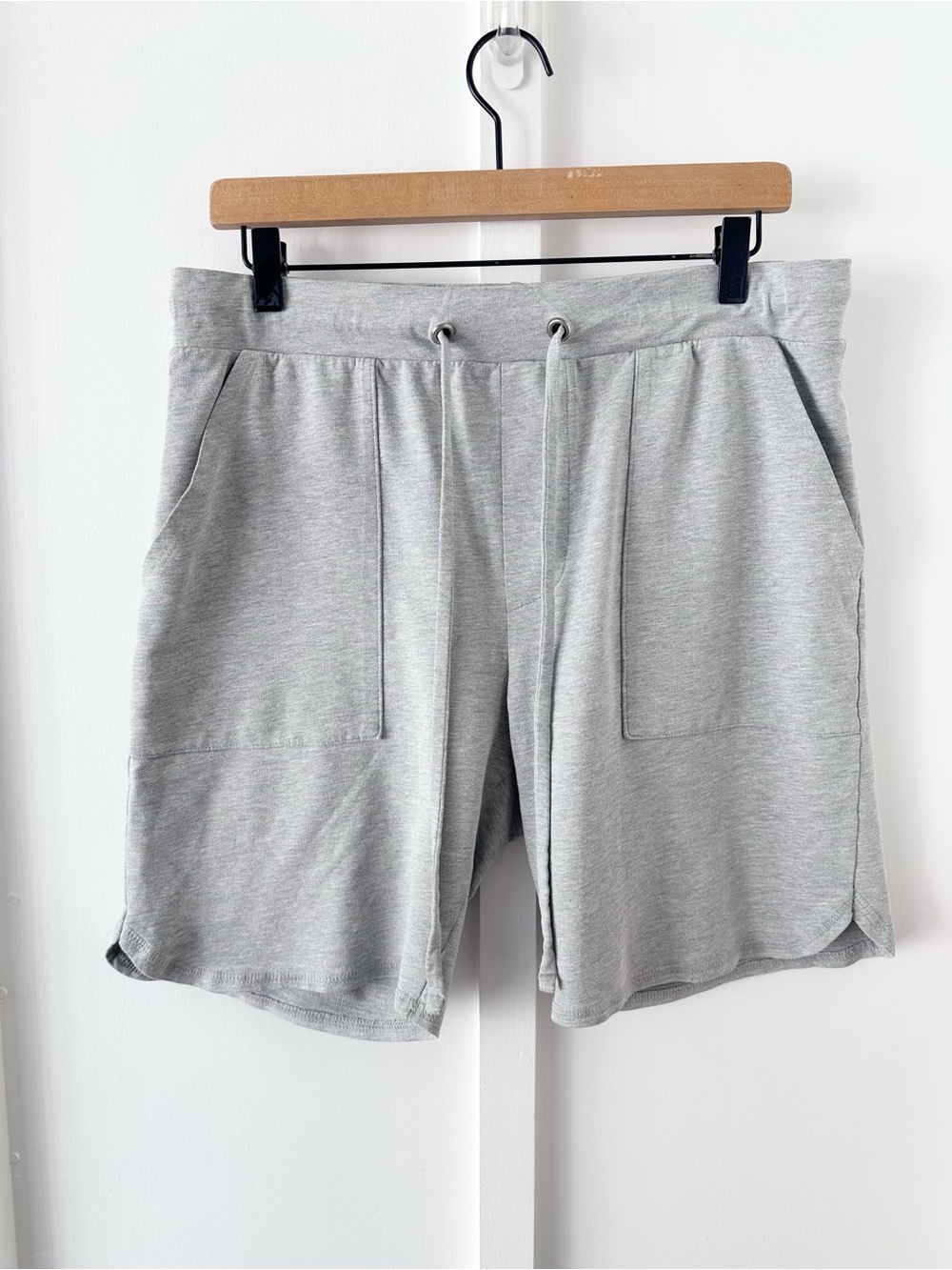 GOODLIFE grey short